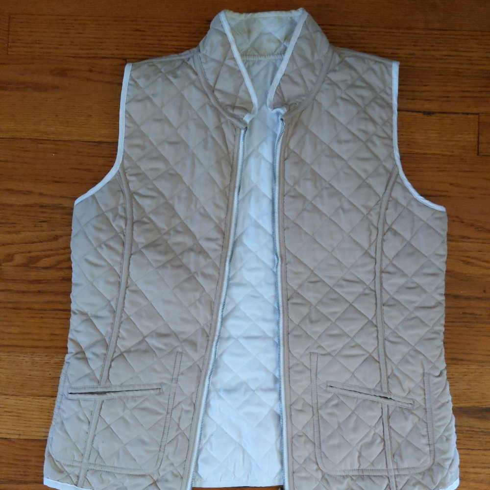 ❤️‍🔥3 for $15 Tan quilted vest with pockets